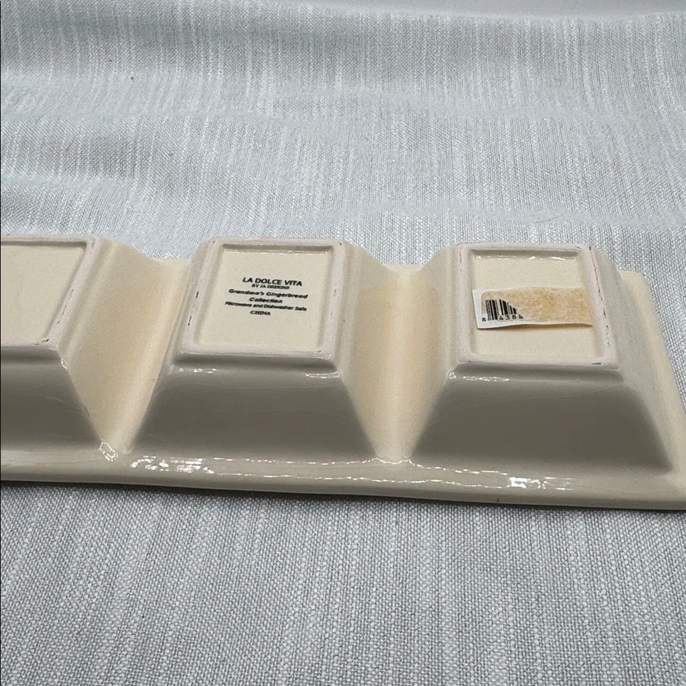 La Dolce Vita grandma’s Gingerbread collection Dish 3 sections 12” X 5” NWOT